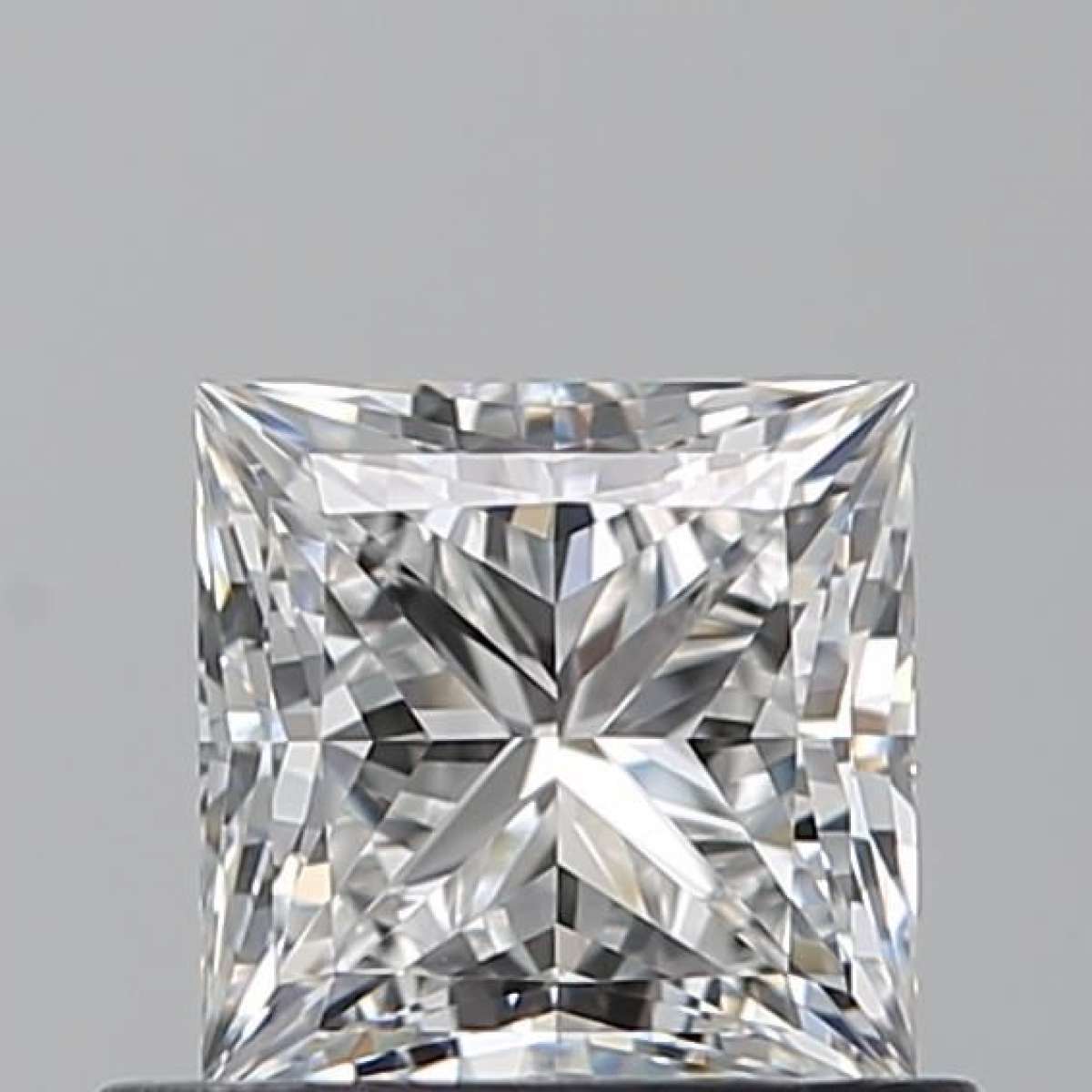 Diamante Certificato GIA Carati 0.71 Colore F Purezza VVS1  -  EX  VG Fluorescenza NON Brown No Milky No EyeClean 100%