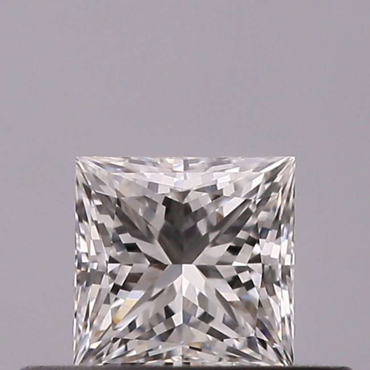 Certified Diamond GIA Carats 0.32 Color E Clarity VVS1 - EX VG Fluorescence NON Brown No Green No Milky No EyeClean 100% Certified Diamond GIA Carats 0.32 Color E Clarity VVS1 - EX VG Fluorescence NON Brown No Green No Milky No EyeClean 100%