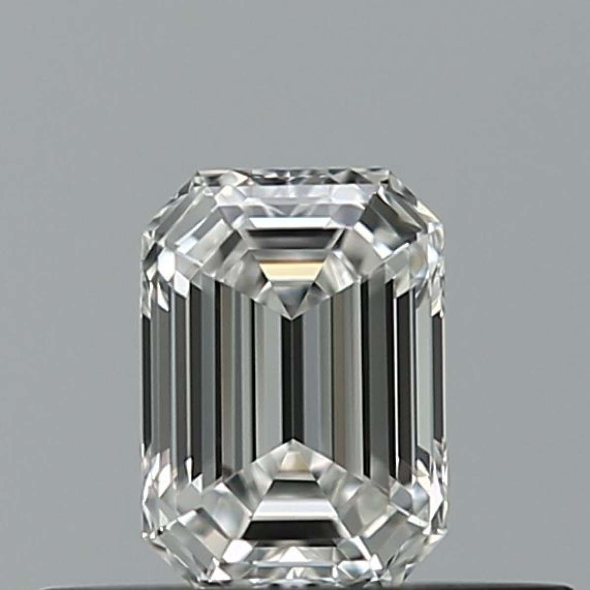 Diamante Certificato GIA Carati 0.33 Colore F Purezza VVS1 - EX VG Fluorescenza FNT Brown No Milky No EyeClean 100% Diamante Certificato GIA Carati 0.33 Colore F Purezza VVS1 - EX VG Fluorescenza FNT Brown No Milky No EyeClean 100%