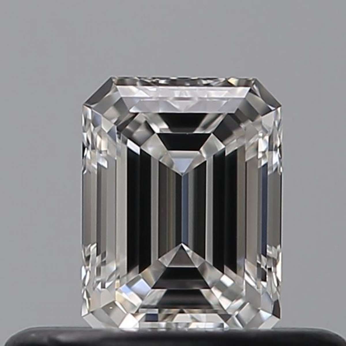 Diamante Certificato GIA Carati 0.32 Colore E Purezza VVS1 - EX VG Fluorescenza NON Brown No Green No Milky No EyeClean 100% Diamante Certificato GIA Carati 0.32 Colore E Purezza VVS1 - EX VG Fluorescenza NON Brown No Green No Milky No EyeClean 100%