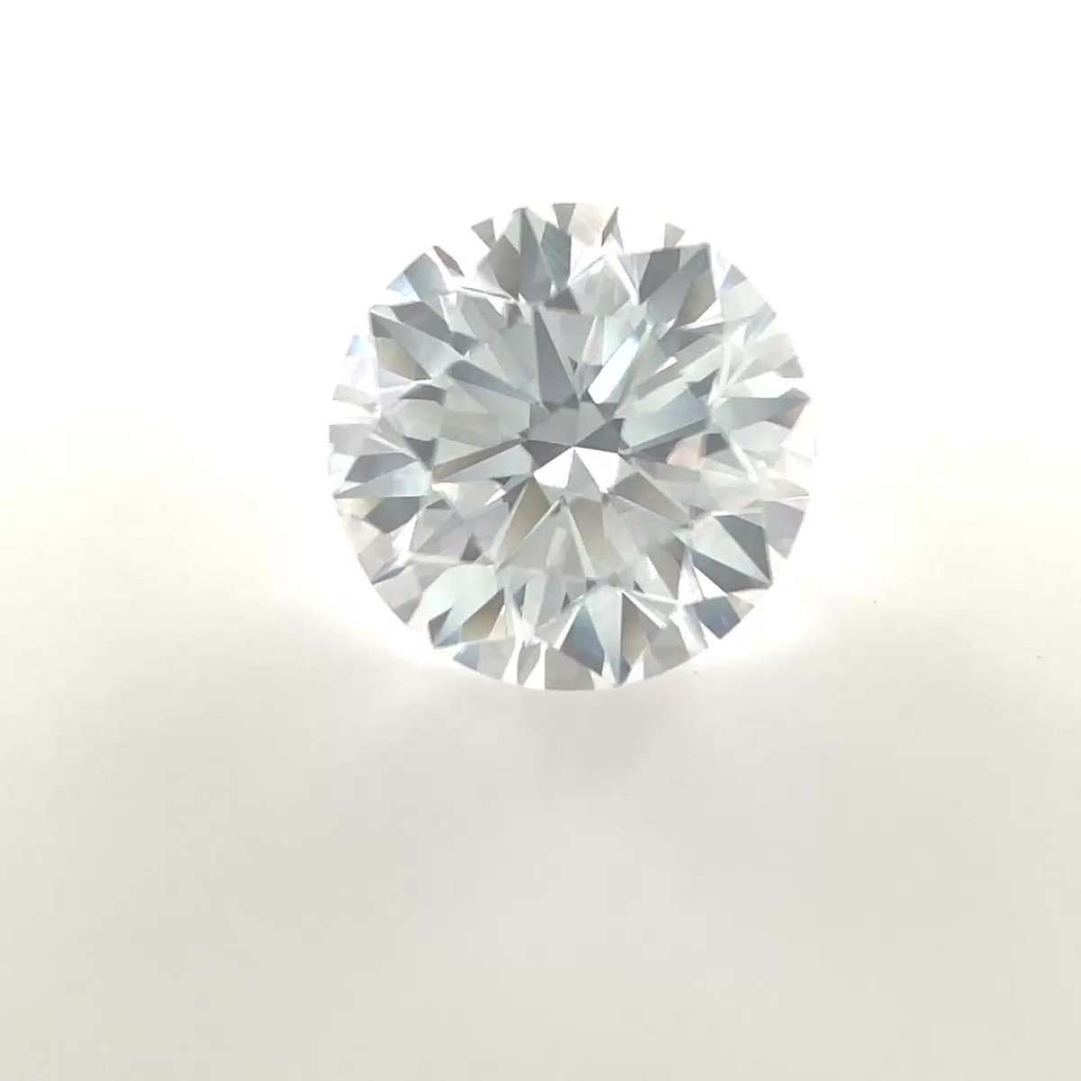 Certified Diamond GIA Carats 0.85 Color E Clarity VS2 EX EX EX Fluorescence NON Brown No Green No Milky No EyeClean 100% Certified Diamond GIA Carats 0.85 Color E Clarity VS2 EX EX EX Fluorescence NON Brown No Green No Milky No EyeClean 100%