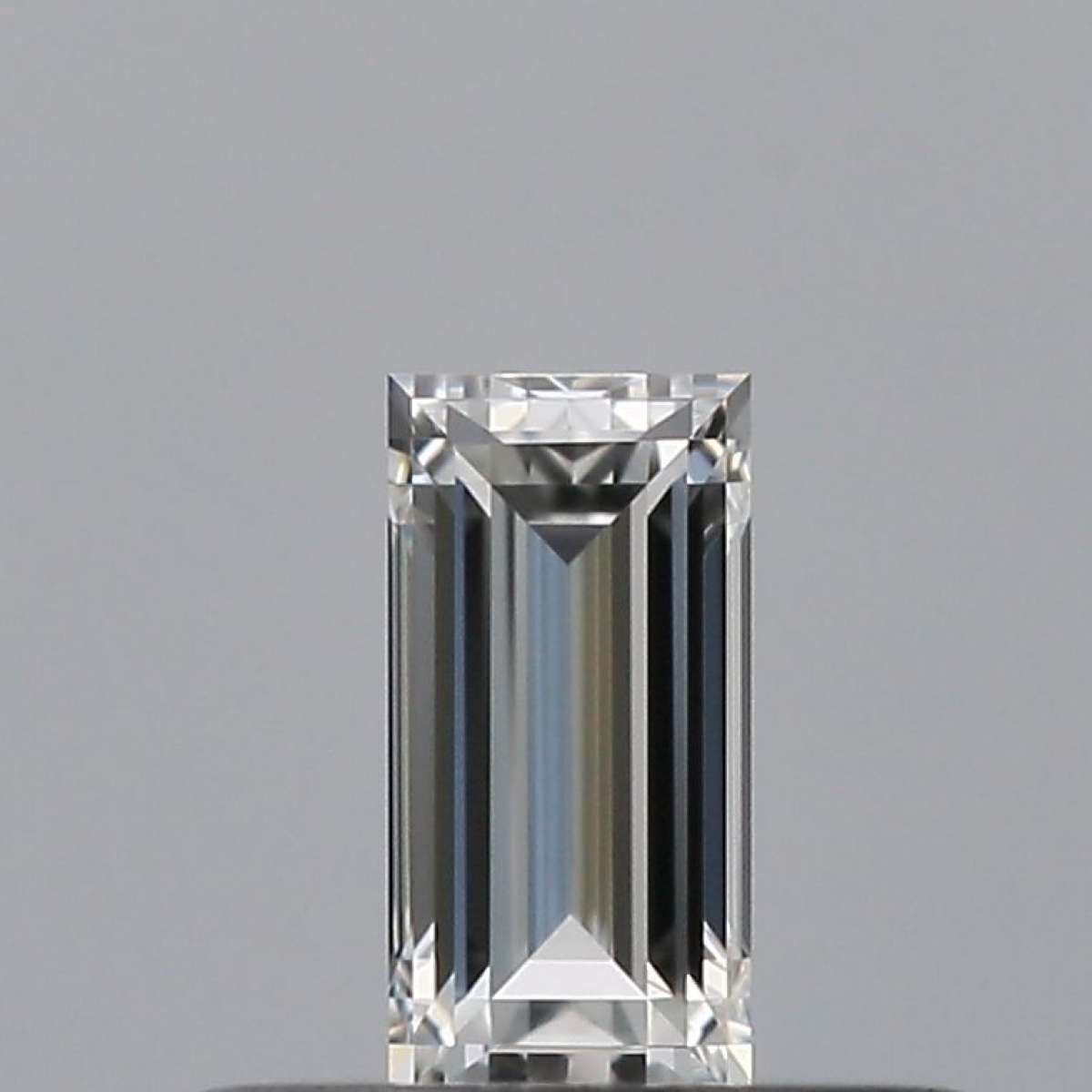 Diamante Certificato GIA Carati 0.24 Colore E Purezza VVS1  -  EX  EX Fluorescenza NON Brown No Green No Milky No EyeClean 100%