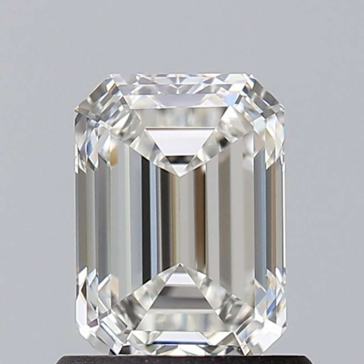 Certified Diamond GIA Carats 0.9 Color H Clarity VVS1 - EX VG Fluorescence NON Brown No Green No Milky No EyeClean 100% Certified Diamond GIA Carats 0.9 Color H Clarity VVS1 - EX VG Fluorescence NON Brown No Green No Milky No EyeClean 100%