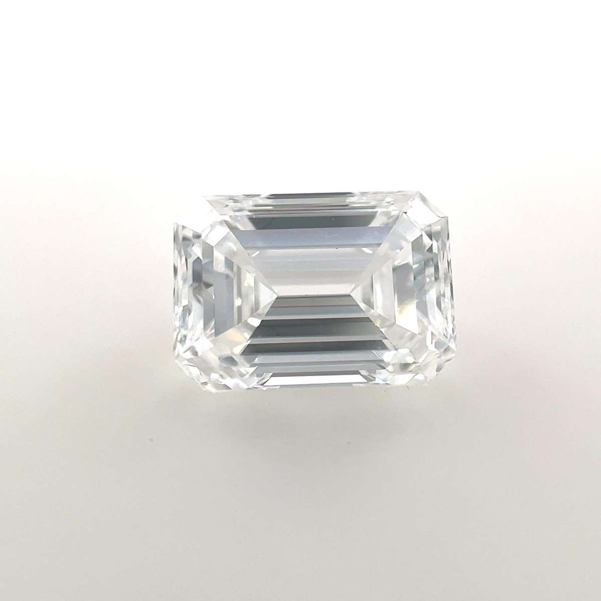 Certified Diamond GIA Carats 1.5 Color E Clarity VVS2 - EX EX Fluorescence NON Brown No Green No Milky No EyeClean 100% Certified Diamond GIA Carats 1.5 Color E Clarity VVS2 - EX EX Fluorescence NON Brown No Green No Milky No EyeClean 100%