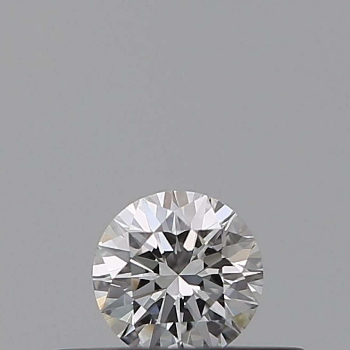 Diamante Certificato GIA Carati 0.19 Colore G Purezza VVS2 EX EX EX Fluorescenza NON Brown No Milky No EyeClean 100% Diamante Certificato GIA Carati 0.19 Colore G Purezza VVS2 EX EX EX Fluorescenza NON Brown No Milky No EyeClean 100%