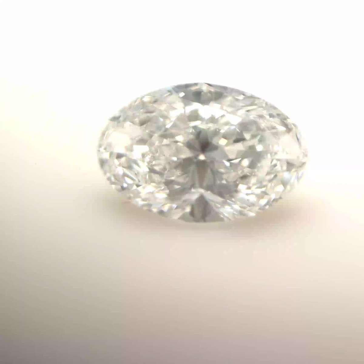 Certified Diamond GIA Carats 1.31 Color E Clarity VS2 - EX EX Fluorescence NON Brown No Green No Milky No EyeClean 100% Certified Diamond GIA Carats 1.31 Color E Clarity VS2 - EX EX Fluorescence NON Brown No Green No Milky No EyeClean 100%