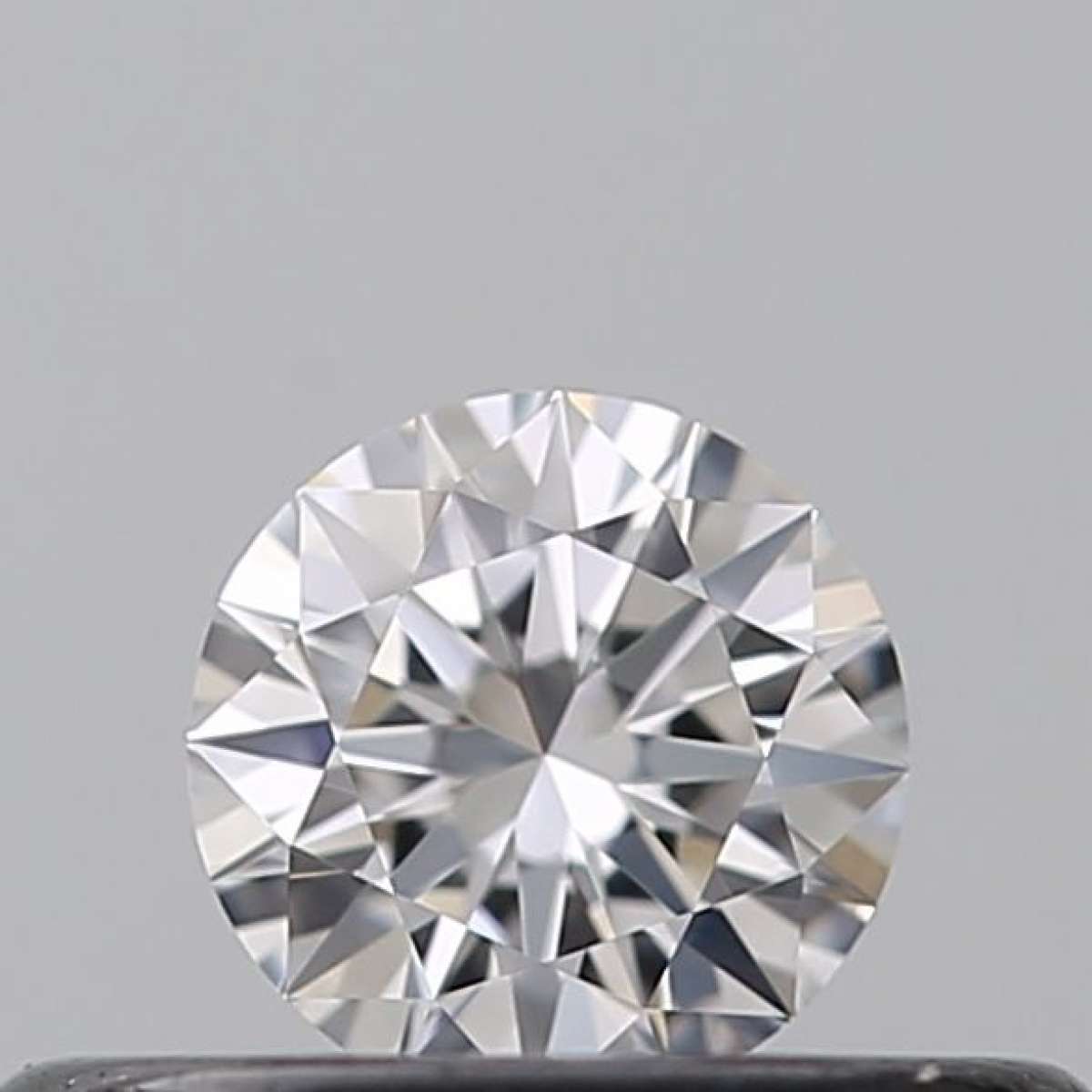 Diamante Certificato GIA Carati 0.18 Colore D Purezza VVS1 EX EX EX Fluorescenza MED Brown No Green No Milky No EyeClean 100% Diamante Certificato GIA Carati 0.18 Colore D Purezza VVS1 EX EX EX Fluorescenza MED Brown No Green No Milky No EyeClean 100%