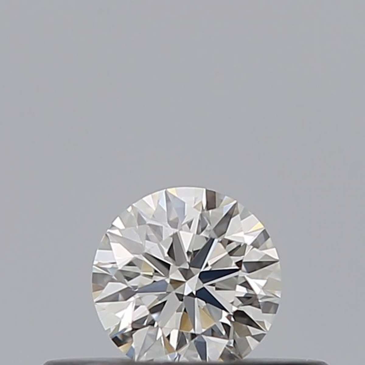 Certified Diamond IGI Carats 0.19 Color F Clarity VVS1  EX  EX  EX Fluorescence NON Brown No Milky No EyeClean 100%