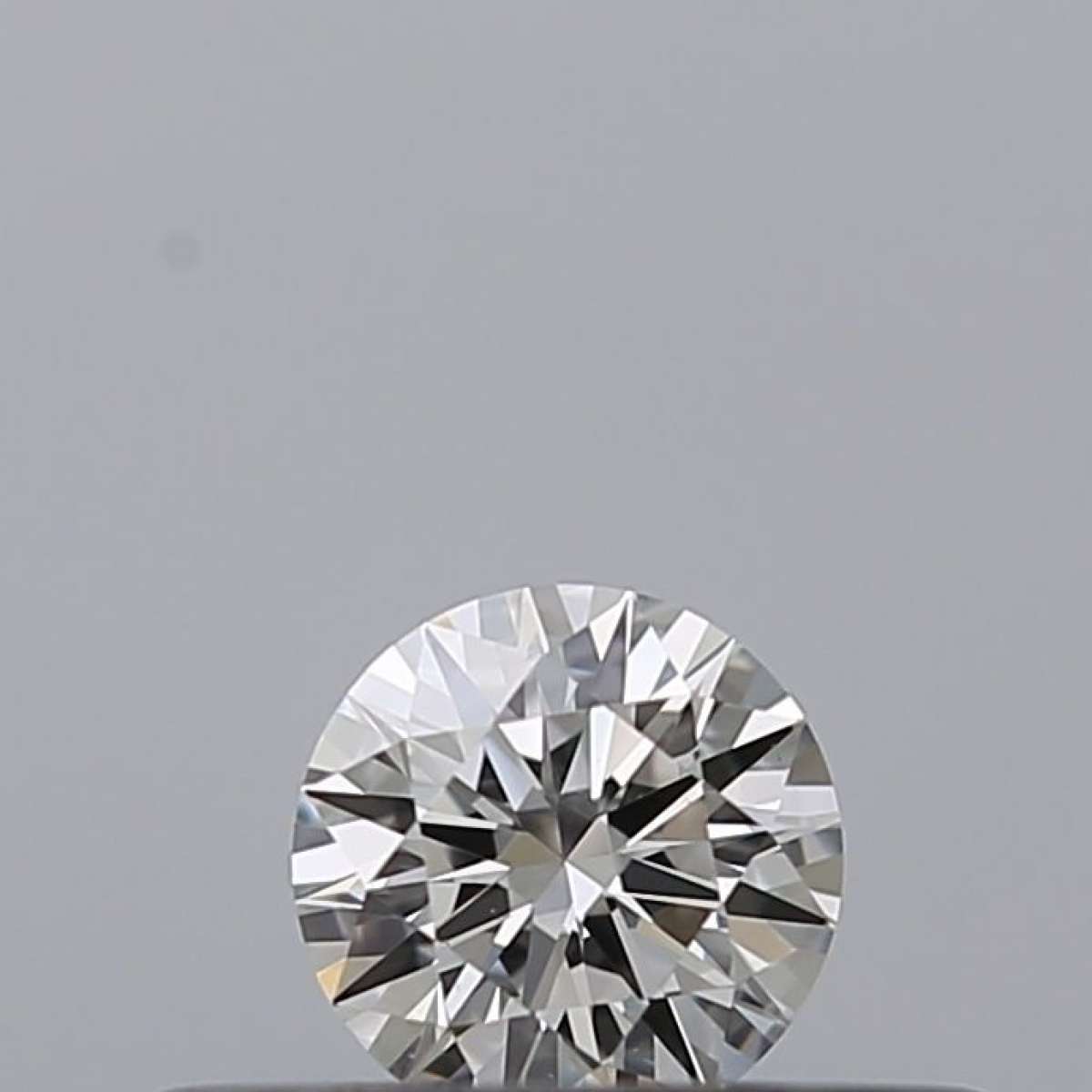 Diamante Certificato GIA Carati 0.18 Colore G Purezza VS2  EX  EX  VG Fluorescenza NON Brown No Milky No EyeClean 100%