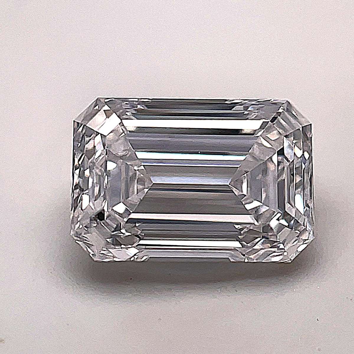 Certified Diamond GIA Carats 1.57 Color D Clarity VS1 - EX EX Fluorescence NON Brown No Green No Milky No EyeClean 100% Certified Diamond GIA Carats 1.57 Color D Clarity VS1 - EX EX Fluorescence NON Brown No Green No Milky No EyeClean 100%