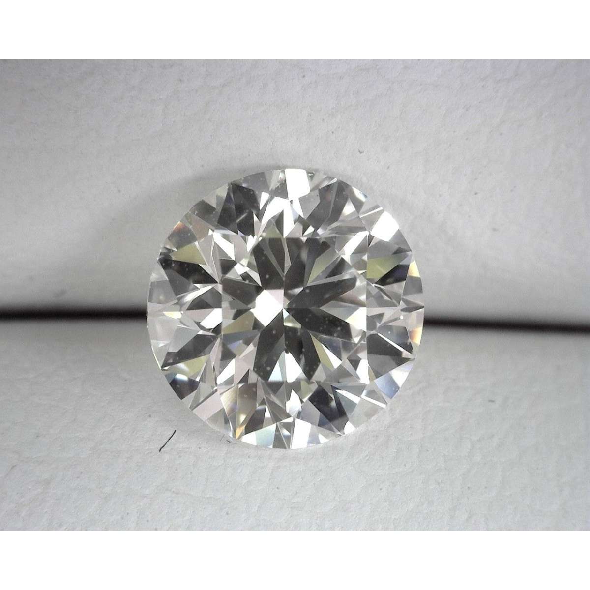 Certified Diamond IGI Carats 0.9 Color H Clarity VS1 VG EX VG Fluorescence NON Brown No Green No Milky No EyeClean 100% Certified Diamond IGI Carats 0.9 Color H Clarity VS1 VG EX VG Fluorescence NON Brown No Green No Milky No EyeClean 100%