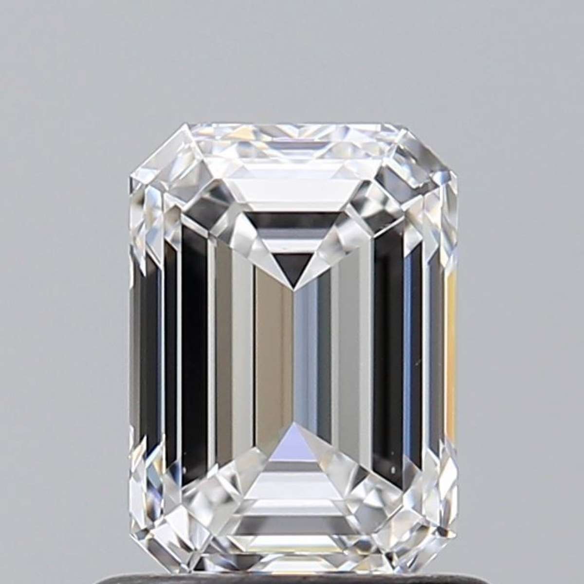 Certified Diamond GIA Carats 0.9 Color D Clarity VS2 - EX VG Fluorescence NON Brown No Green No Milky No EyeClean 100% Certified Diamond GIA Carats 0.9 Color D Clarity VS2 - EX VG Fluorescence NON Brown No Green No Milky No EyeClean 100%