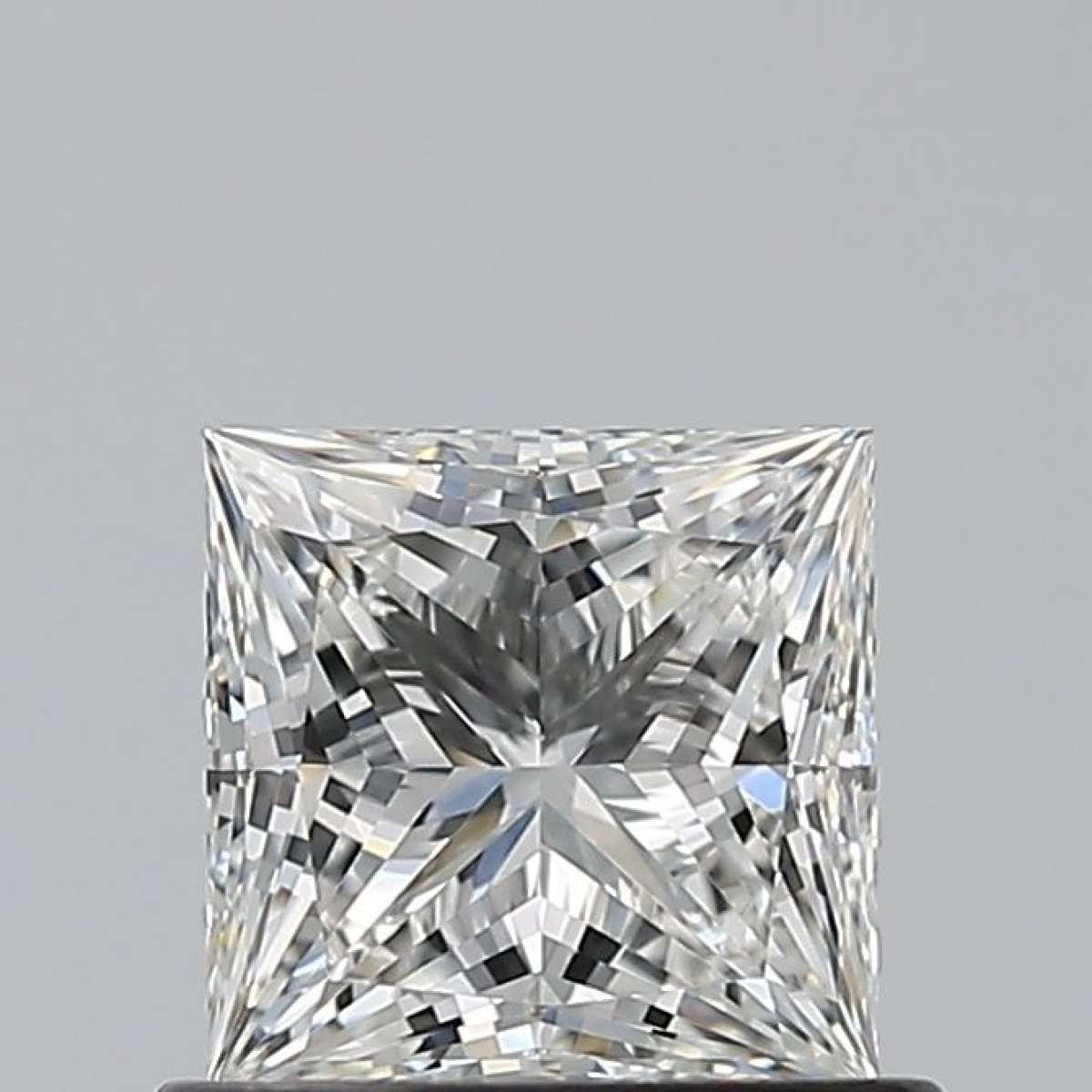 Diamante Certificato GIA Carati 0.7 Colore G Purezza VS1  -  EX  VG Fluorescenza FNT Brown No Green No Milky No EyeClean 100%