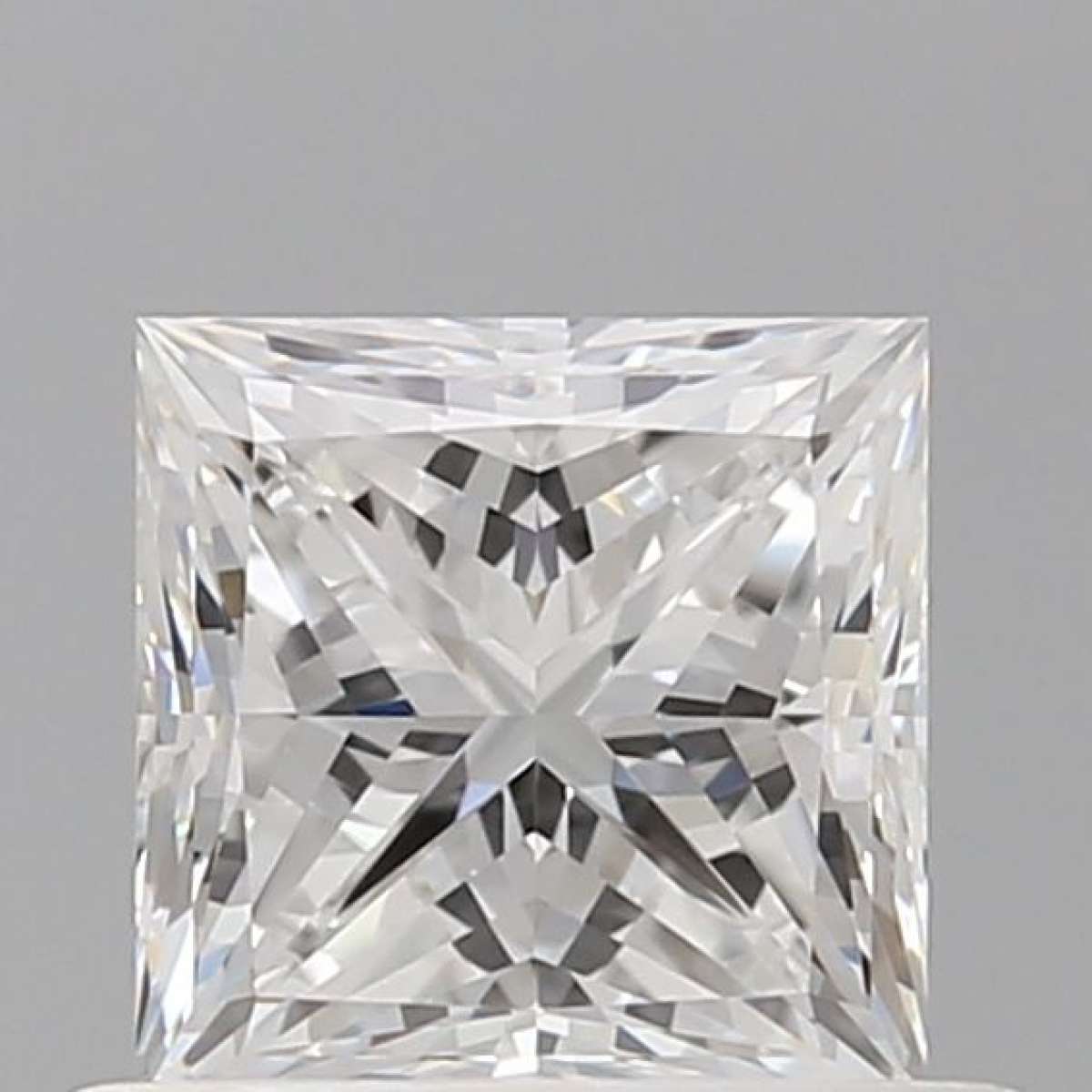 Diamante Certificato GIA Carati 0.7 Colore E Purezza VS1  -  EX  EX Fluorescenza NON Brown No Green No Milky No EyeClean 100%