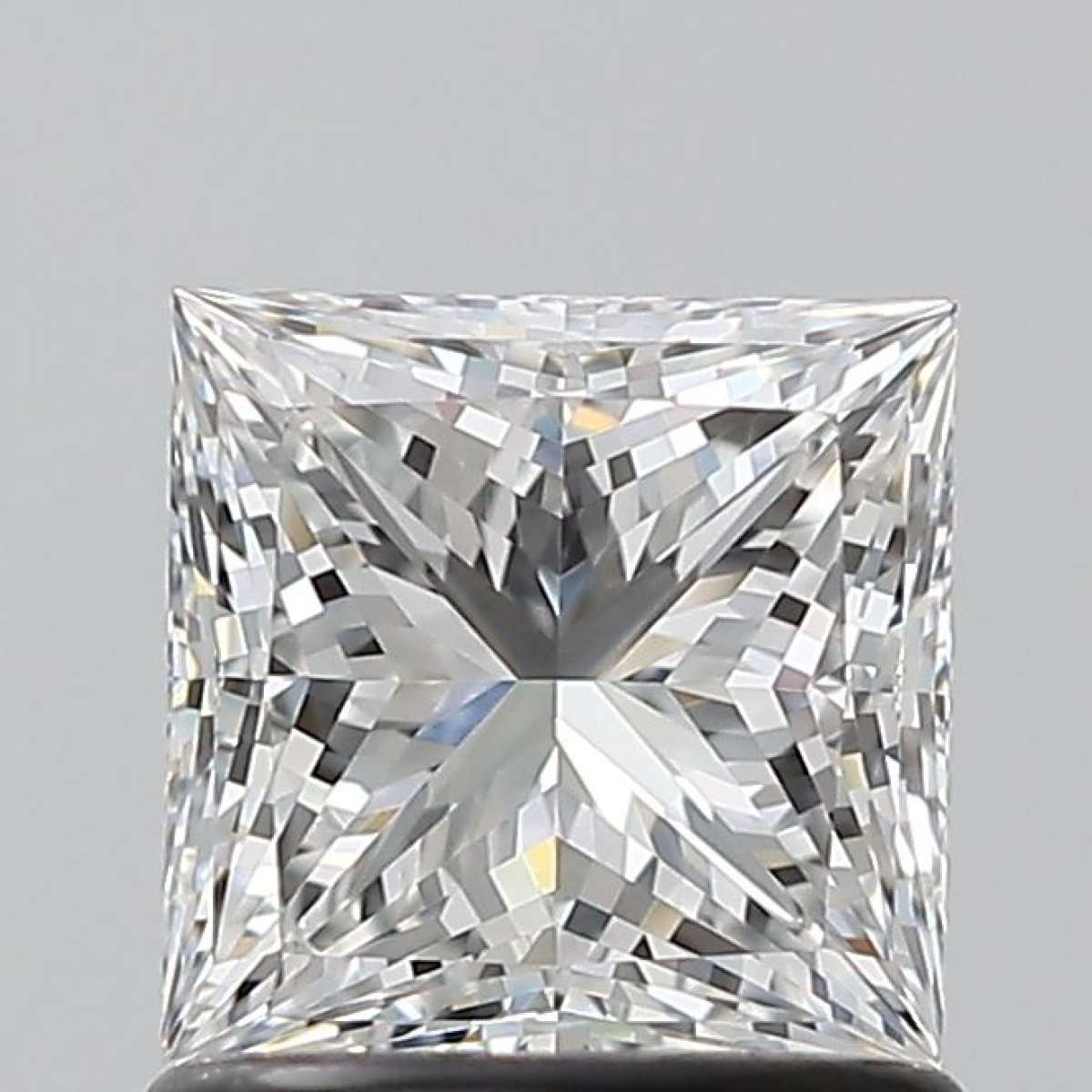 Diamante Certificato GIA Carati 1.01 Colore E Purezza VVS2  -  EX  VG Fluorescenza NON Brown No Green No Milky No EyeClean 100%