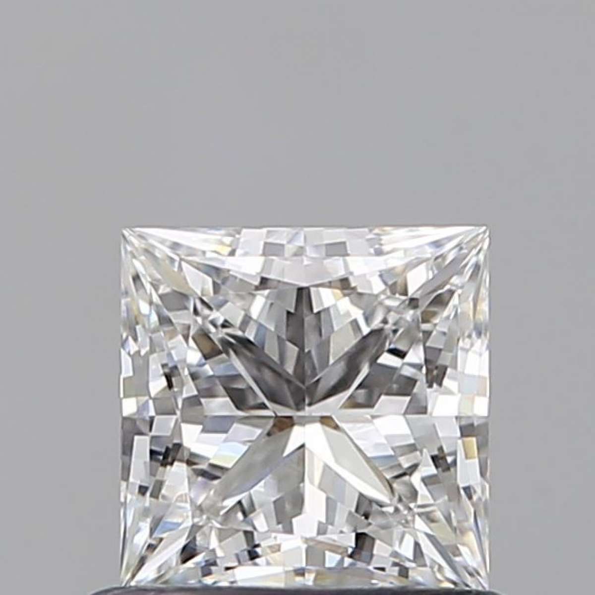 Diamante Certificato GIA Carati 0.65 Colore E Purezza VVS2  -  EX  EX Fluorescenza NON Brown No Green No Milky No EyeClean 100%