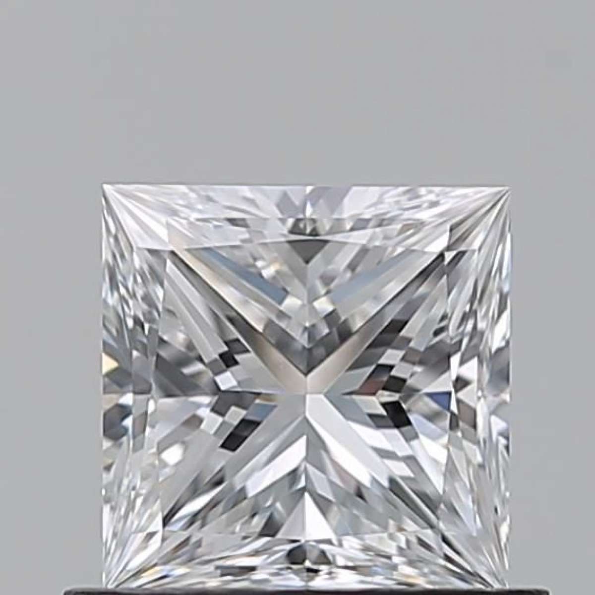 Diamante Certificato GIA Carati 0.7 Colore D Purezza VS1  -  EX  VG Fluorescenza NON Brown No Green No Milky No EyeClean 100%