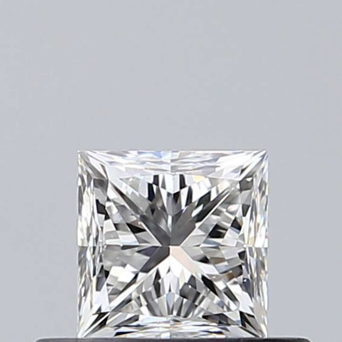 Certified Diamond GIA Carats 0.38 Color F Clarity VS2 - VG VG Fluorescence NON Brown No Green No Milky No EyeClean 100% Certified Diamond GIA Carats 0.38 Color F Clarity VS2 - VG VG Fluorescence NON Brown No Green No Milky No EyeClean 100%