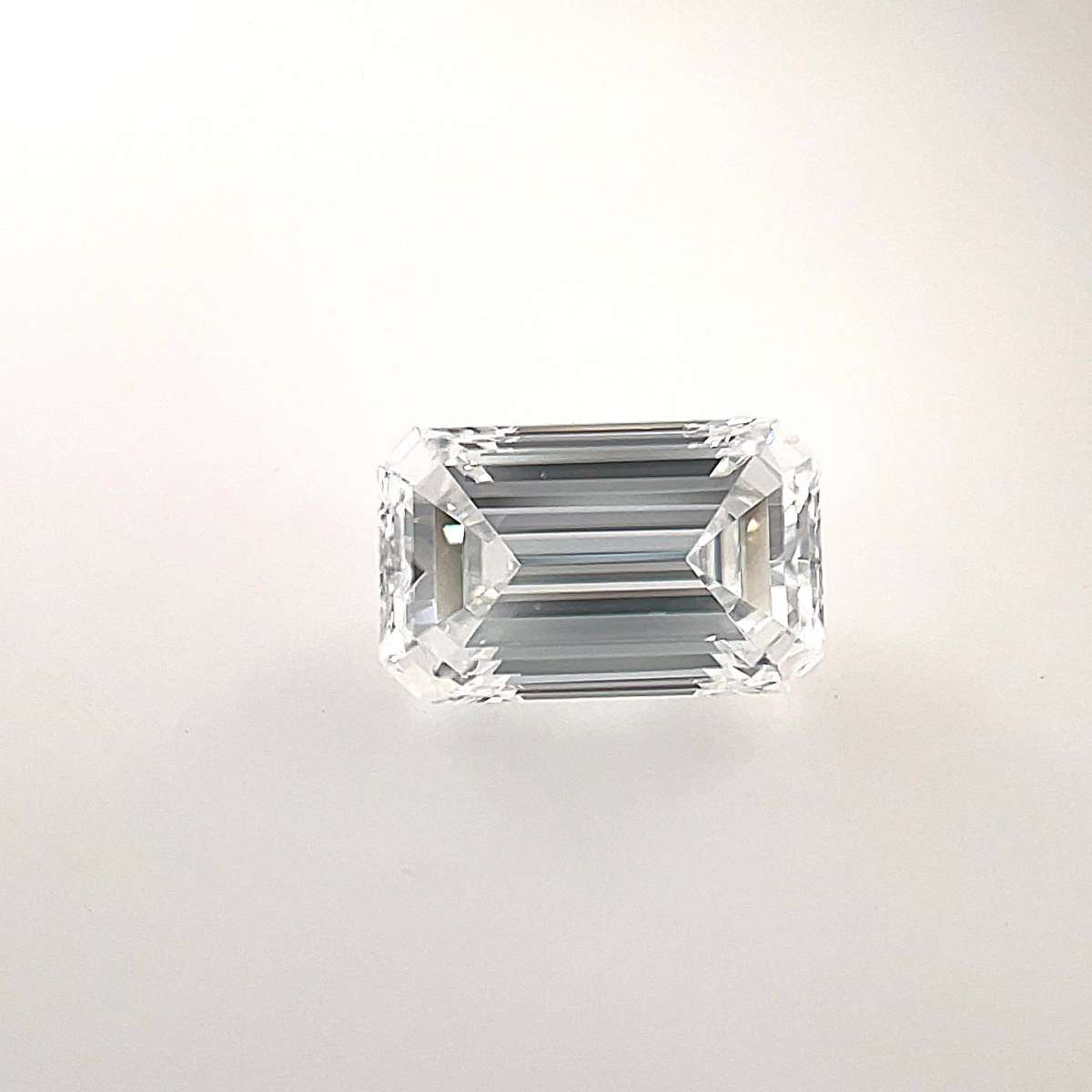 Certified Diamond GIA Carats 1.0 Color E Clarity VS2 - EX EX Fluorescence NON Brown No Green No Milky No EyeClean 100% Certified Diamond GIA Carats 1.0 Color E Clarity VS2 - EX EX Fluorescence NON Brown No Green No Milky No EyeClean 100%