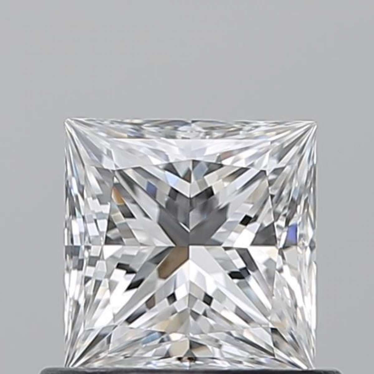 Certified Diamond GIA Carats 0.7 Color E Clarity VS2  -  VG  VG Fluorescence NON Brown No Green No Milky No EyeClean 100%