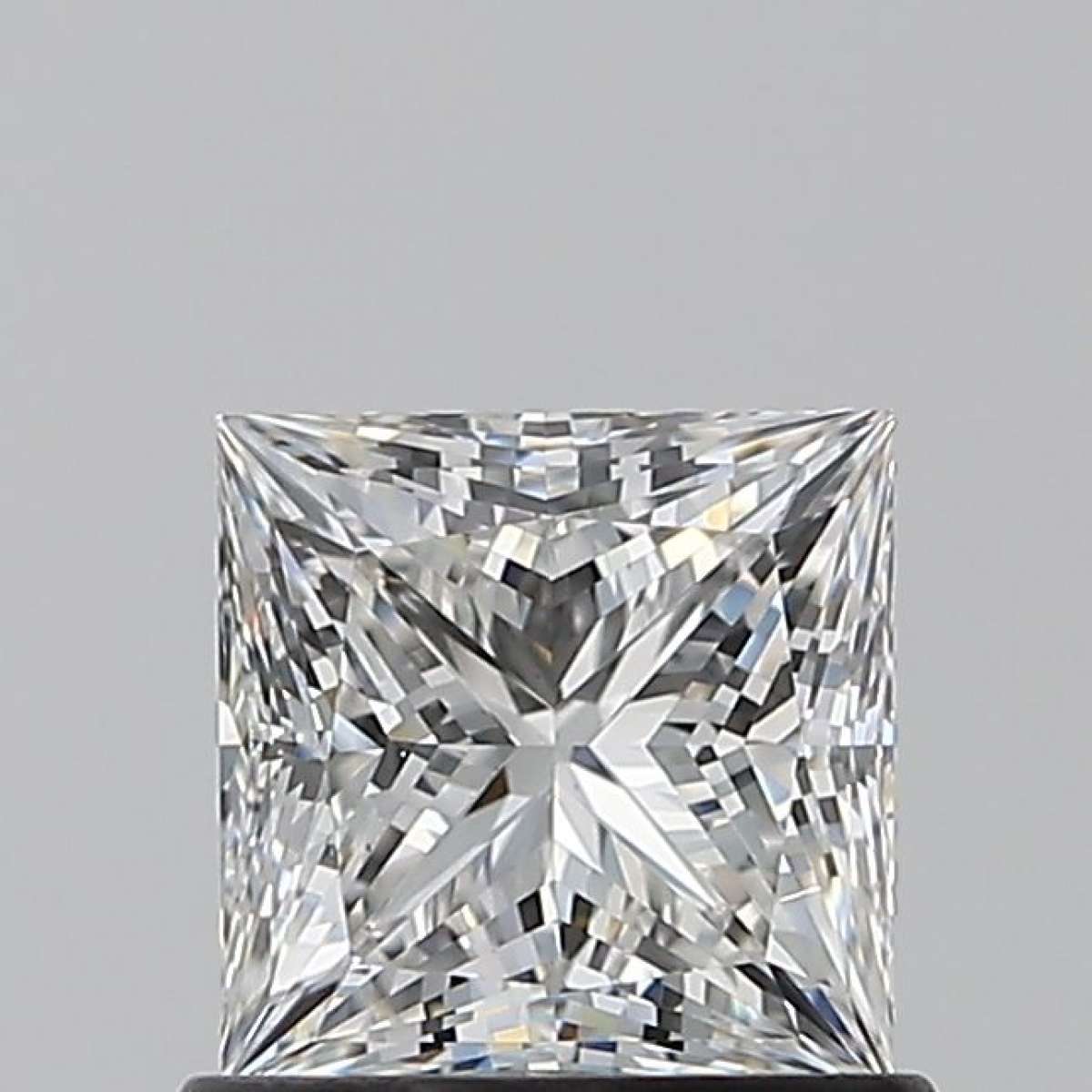 Diamante Certificato GIA Carati 0.9 Colore F Purezza VS2  -  EX  VG Fluorescenza FNT Brown No Green No Milky No EyeClean 100%