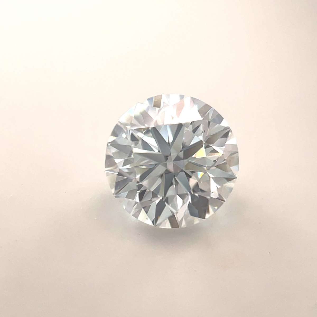 Certified Diamond GIA Carats 0.9 Color E Clarity VS1 EX EX EX Fluorescence NON Brown No Green No Milky No EyeClean 100% Certified Diamond GIA Carats 0.9 Color E Clarity VS1 EX EX EX Fluorescence NON Brown No Green No Milky No EyeClean 100%