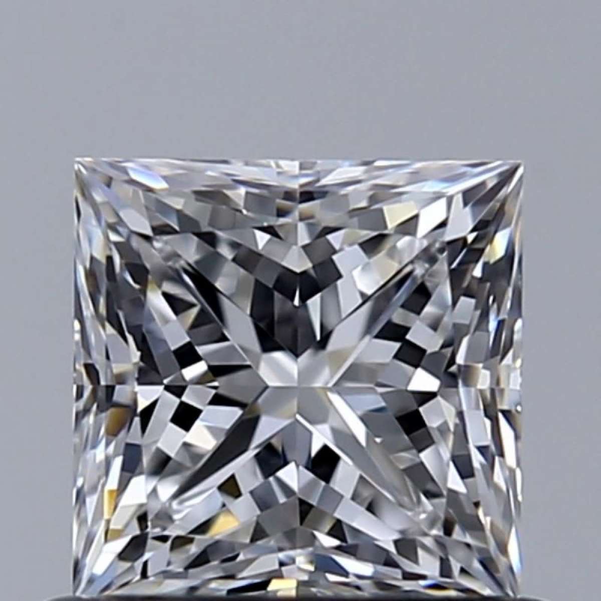 Certified Diamond GIA Carats 0.61 Color D Clarity VVS2  -  EX  VG Fluorescence NON Brown No Green No Milky No EyeClean 100%