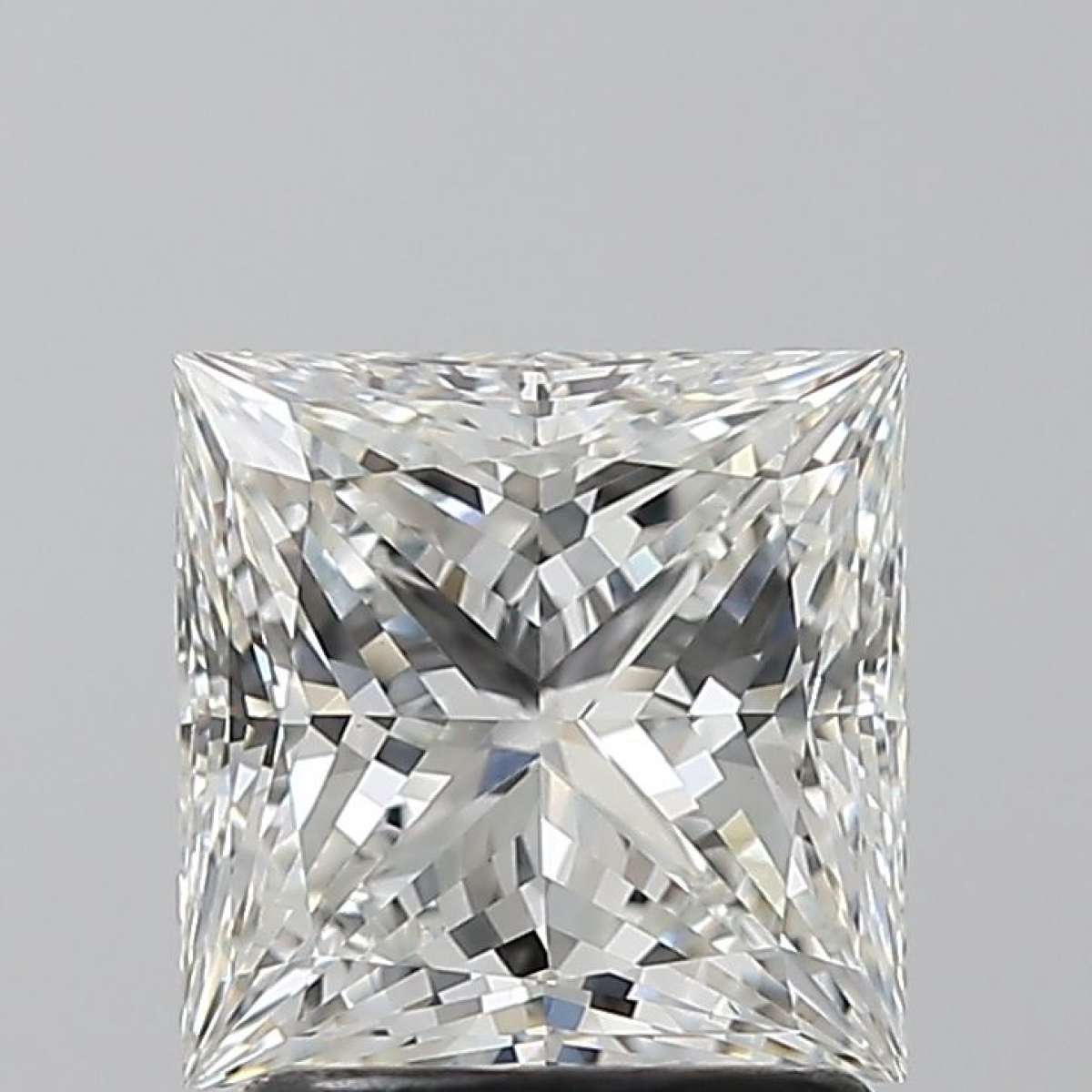 Certified Diamond GIA Carats 1.7 Color G Clarity VS2 - EX EX Fluorescence NON Brown No Green No Milky No EyeClean 100% Certified Diamond GIA Carats 1.7 Color G Clarity VS2 - EX EX Fluorescence NON Brown No Green No Milky No EyeClean 100%