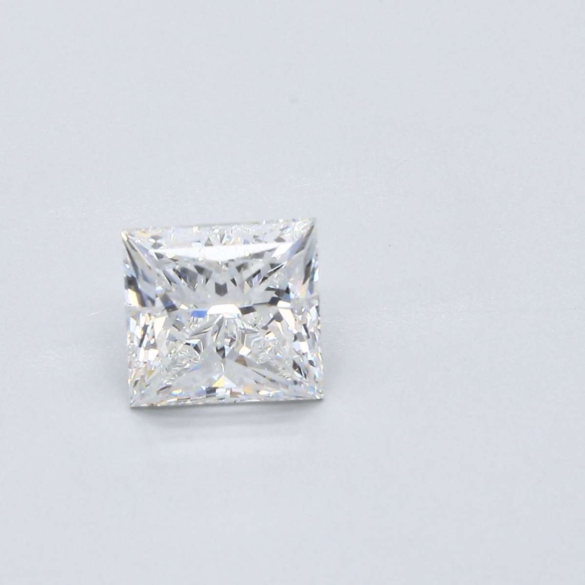 Certified Diamond GIA Carats 1.8 Color F Clarity VS1 - EX EX Fluorescence FNT Brown No Green No Milky No EyeClean 100% Certified Diamond GIA Carats 1.8 Color F Clarity VS1 - EX EX Fluorescence FNT Brown No Green No Milky No EyeClean 100%