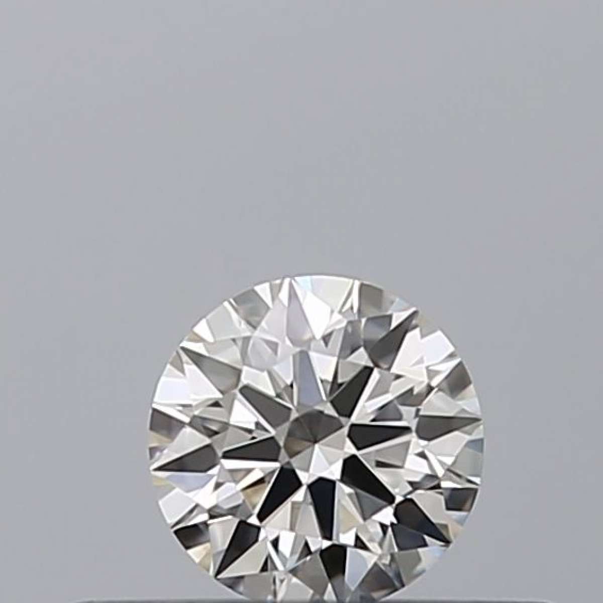 Diamante Certificato GIA Carati 0.18 Colore F Purezza VVS2 EX VG EX Fluorescenza NON Brown No Milky No EyeClean 100% Diamante Certificato GIA Carati 0.18 Colore F Purezza VVS2 EX VG EX Fluorescenza NON Brown No Milky No EyeClean 100%