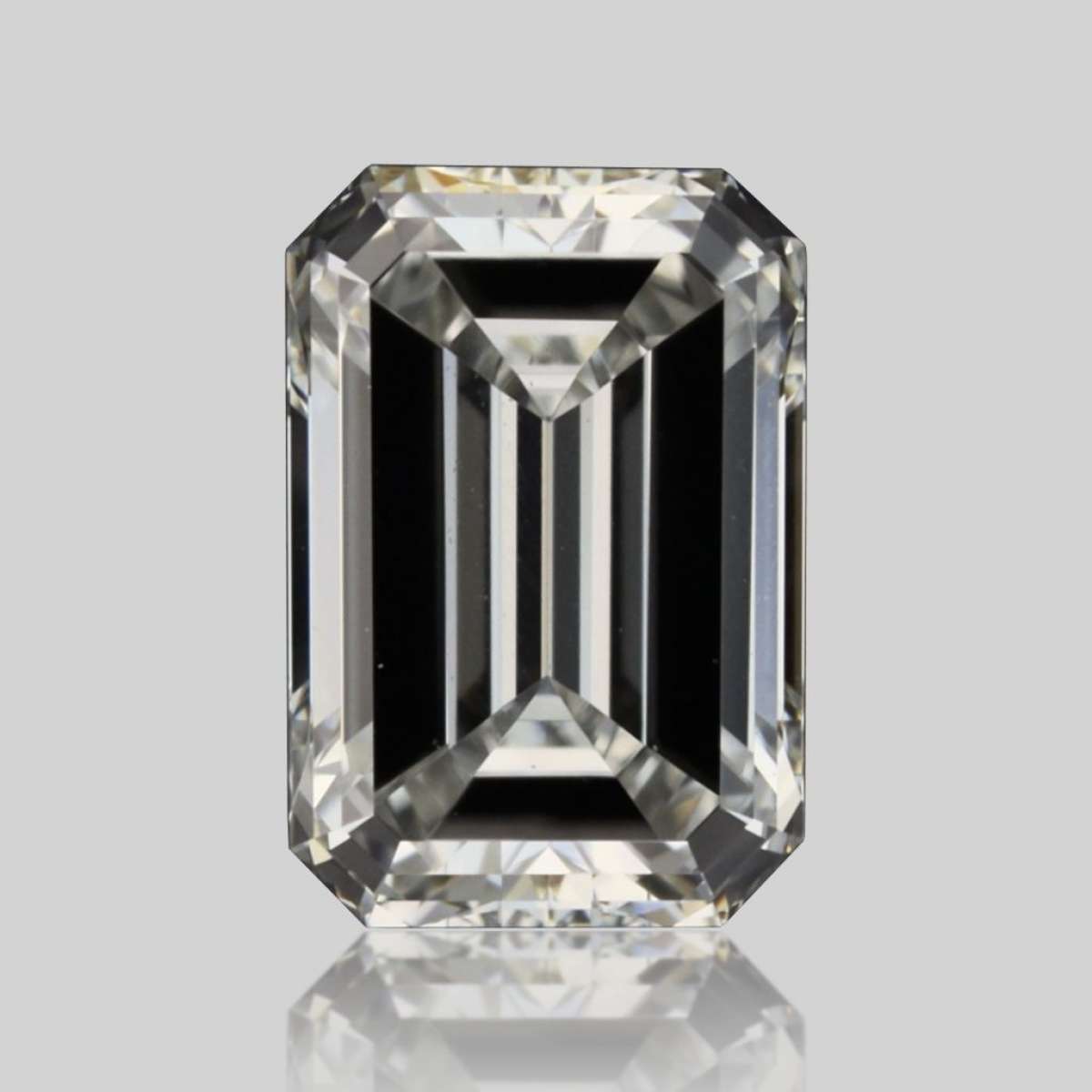 Certified Diamond GIA Carats 0.38 Color F Clarity VVS1 - VG VG Fluorescence NON Brown No Green No Milky No EyeClean 100% Certified Diamond GIA Carats 0.38 Color F Clarity VVS1 - VG VG Fluorescence NON Brown No Green No Milky No EyeClean 100%