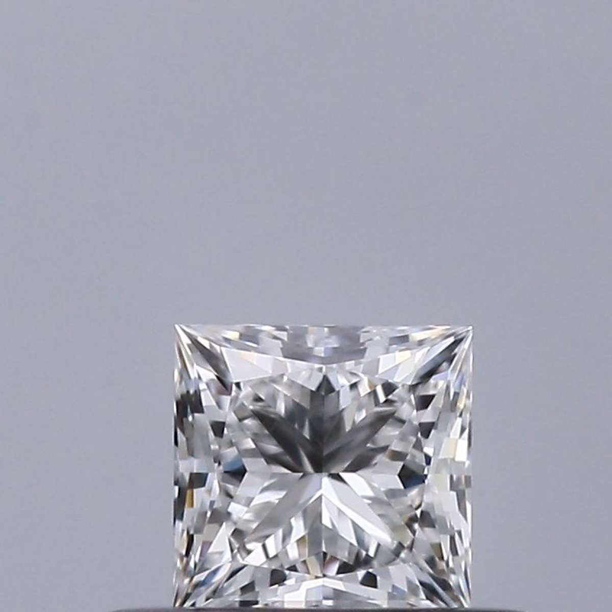 Certified Diamond GIA Carats 0.31 Color E Clarity VVS2  -  EX  VG Fluorescence NON Brown No Green No Milky No EyeClean 100%
