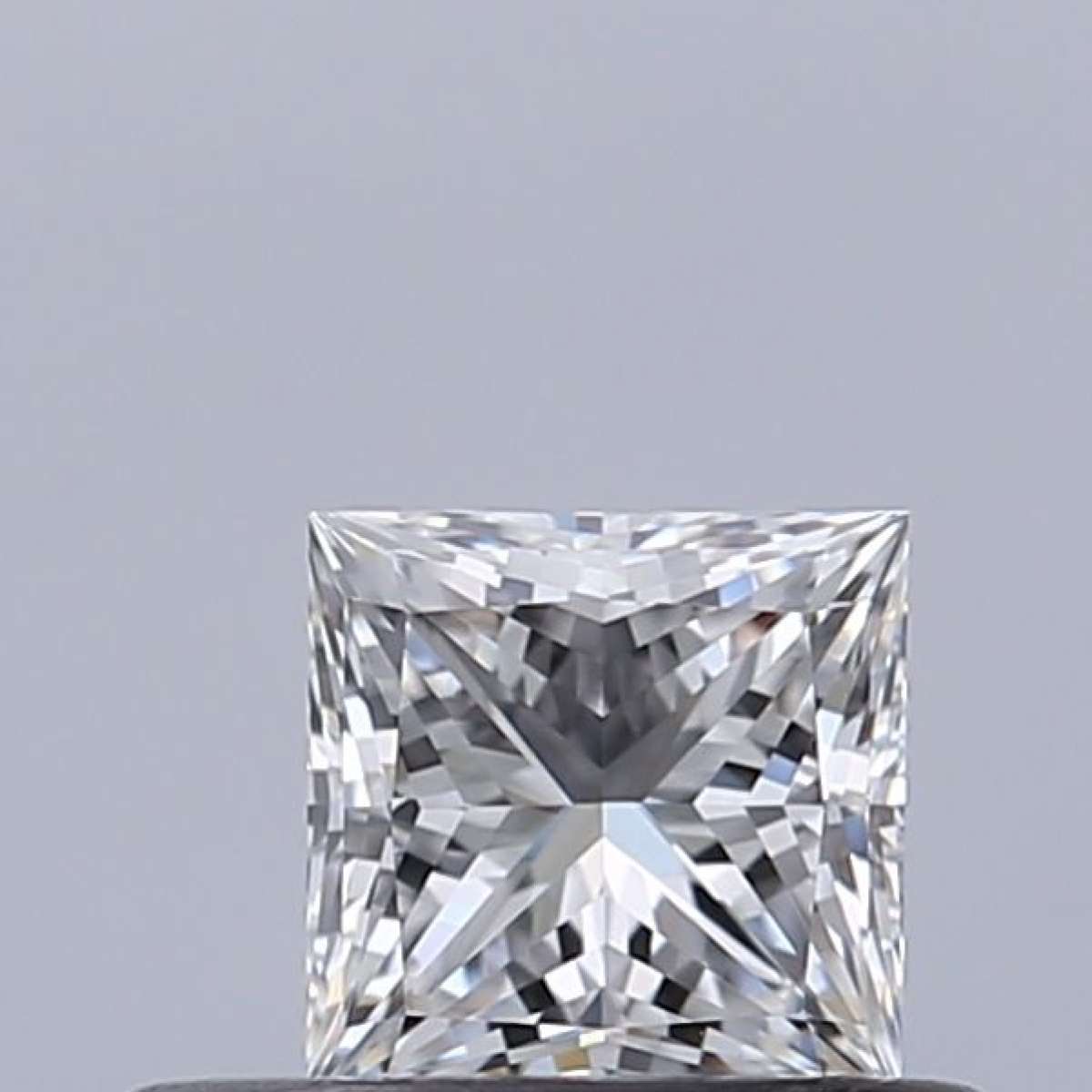 Certified Diamond GIA Carats 0.33 Color E Clarity VVS1  -  EX  VG Fluorescence NON Brown No Green No Milky No EyeClean 100%