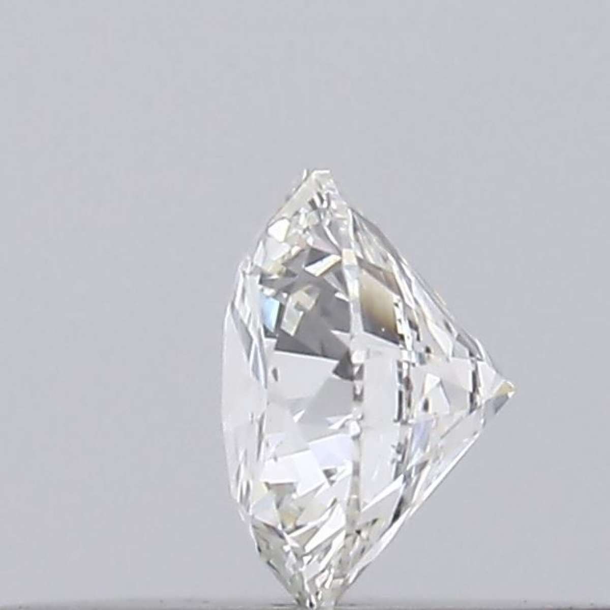 Diamante Certificato GIA Carati 0.19 Colore G Purezza SI1 EX EX EX Fluorescenza FNT Brown No Green No Milky No EyeClean 100% Diamante Certificato GIA Carati 0.19 Colore G Purezza SI1 EX EX EX Fluorescenza FNT Brown No Green No Milky No EyeClean 100%