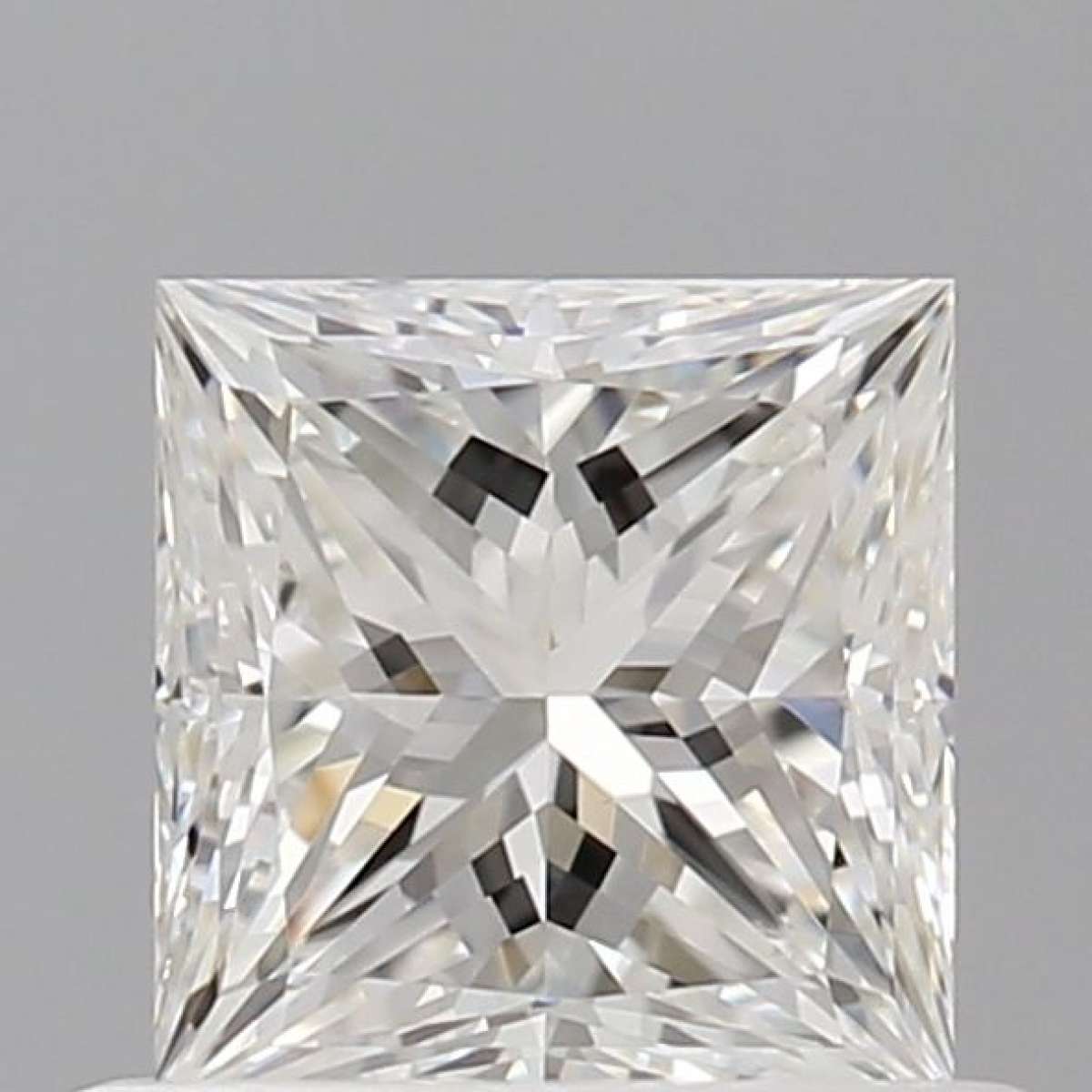 Diamante Certificato GIA Carati 0.7 Colore G Purezza VS1  -  EX  EX Fluorescenza NON Brown No Green No Milky No EyeClean 100%