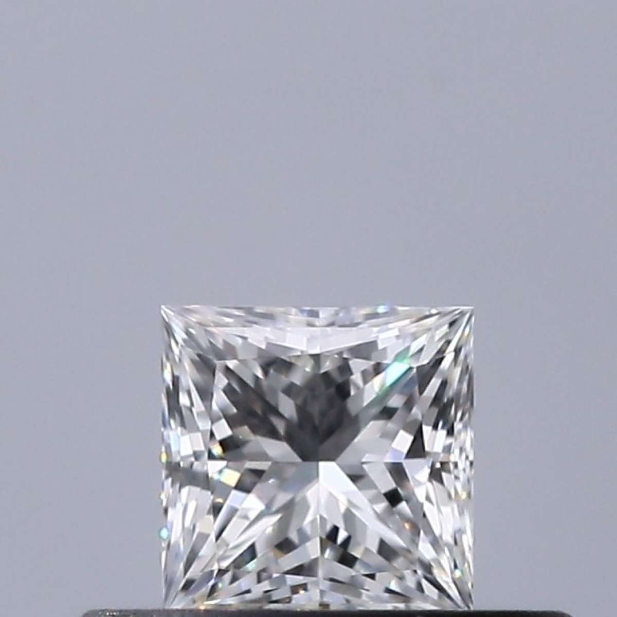 Certified Diamond GIA Carats 0.3 Color E Clarity VVS1  -  EX  VG Fluorescence NON Brown No Green No Milky No EyeClean 100%