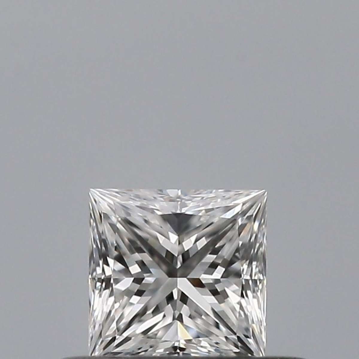 Diamante Certificato GIA Carati 0.31 Colore D Purezza VS1  -  EX  VG Fluorescenza NON Brown No Green No Milky No EyeClean 100%